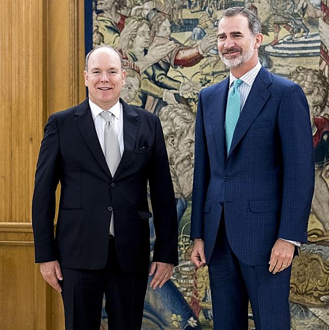 Alberto de Mónaco y Felipe VI, en Zarzuela, en 2019.