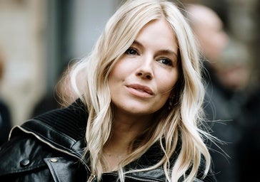 Claudia Bernárdez, dermatóloga y tricóloga: «Lavar el pelo con frecuencia no aumenta la grasa, sino que la mantiene a raya»