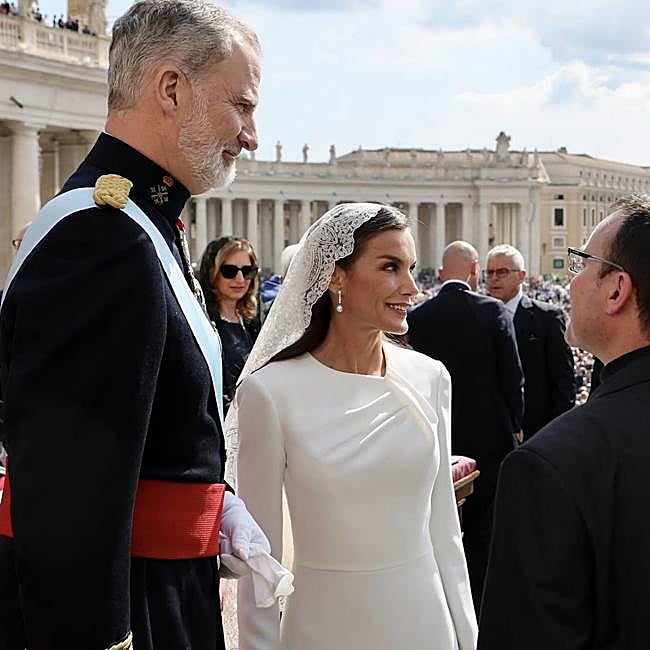 Los reyes Felipe y Letizia en el Vaticano, durante la misa de inicio de pontificado de León XIV.