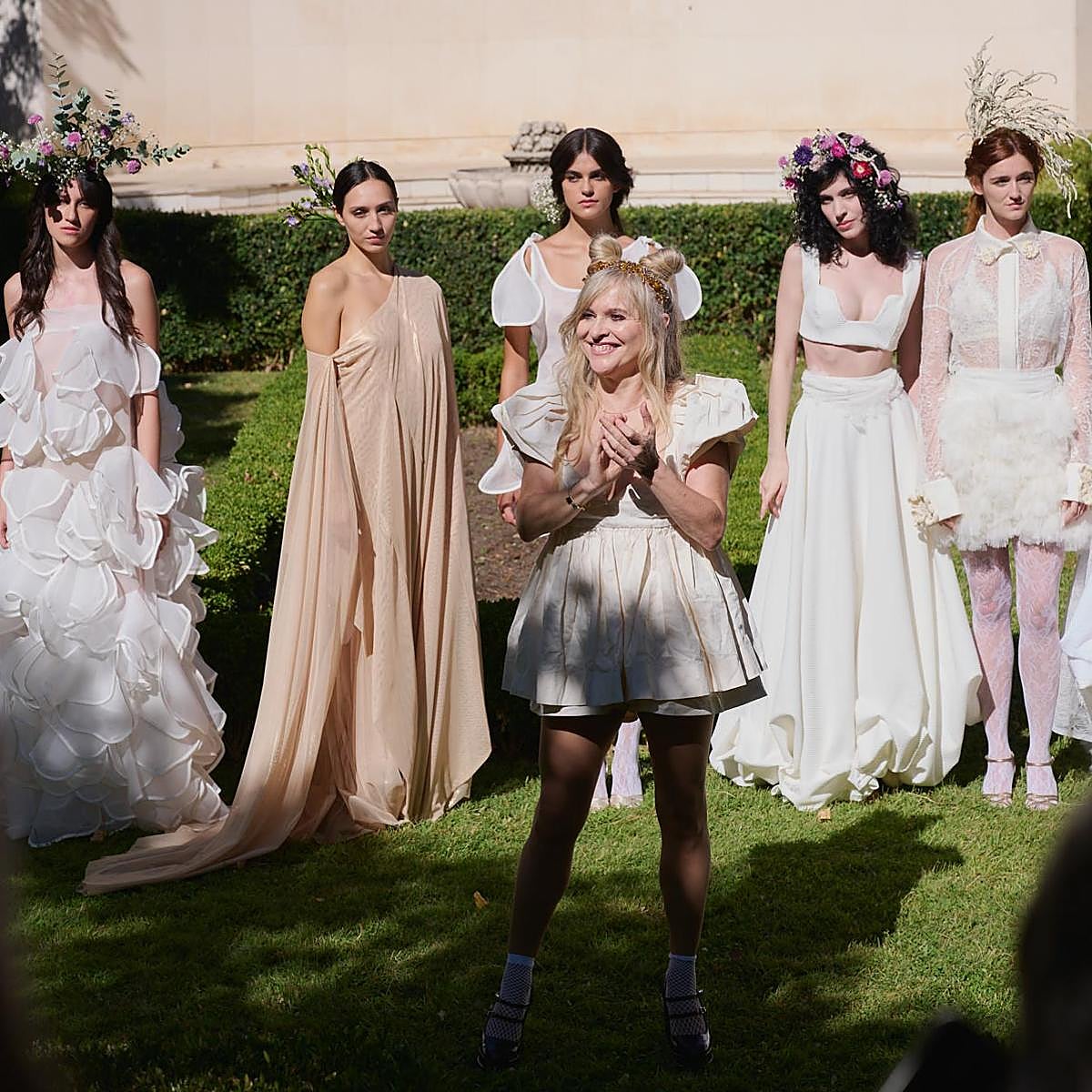 La diseñadora María la Fuente ha sido la encargada de abrir la segunda jornada de Madrid es Moda con su nueva colección nupcial.