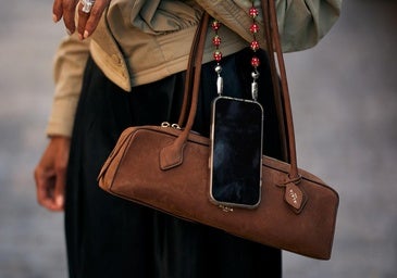 Dónde comprar el bolso rectangular que no dejamos de ver en el street style