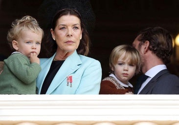 Carolina de Mónaco, con sus dos nietos, hijos de Pierre Casiraghi.