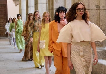 Juan Duyos presentó su colección «Wonderland-Islas Canarias» en la tercera jornada de Madrid es Moda.