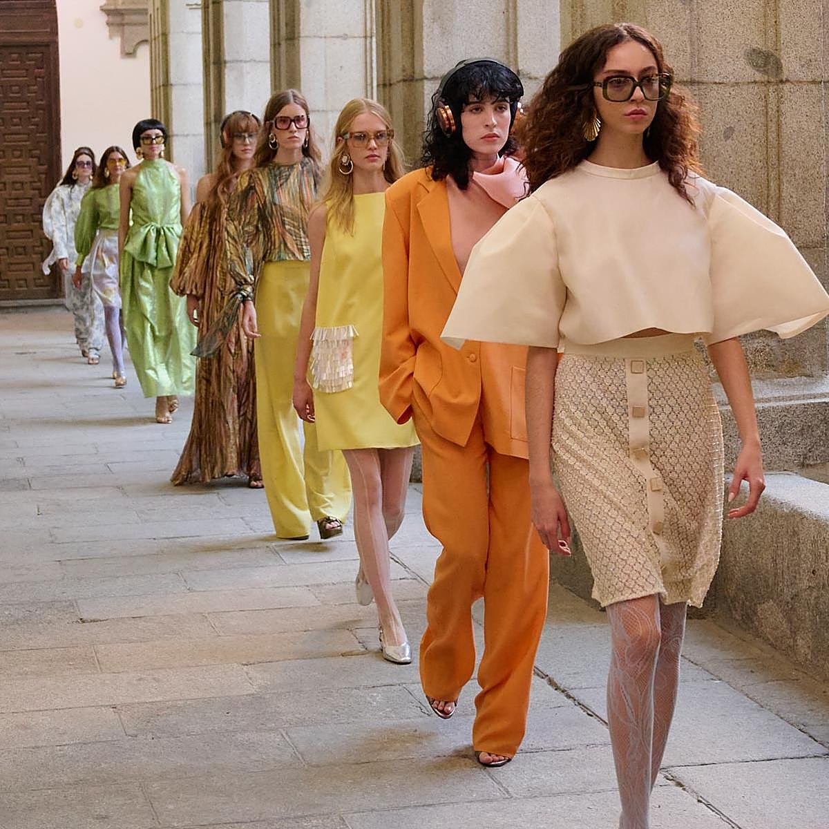 Juan Duyos presentó su colección «Wonderland-Islas Canarias» en la tercera jornada de Madrid es Moda.