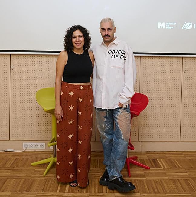 Ayuda en Acción con la colaboración del diseñador Dominnico.