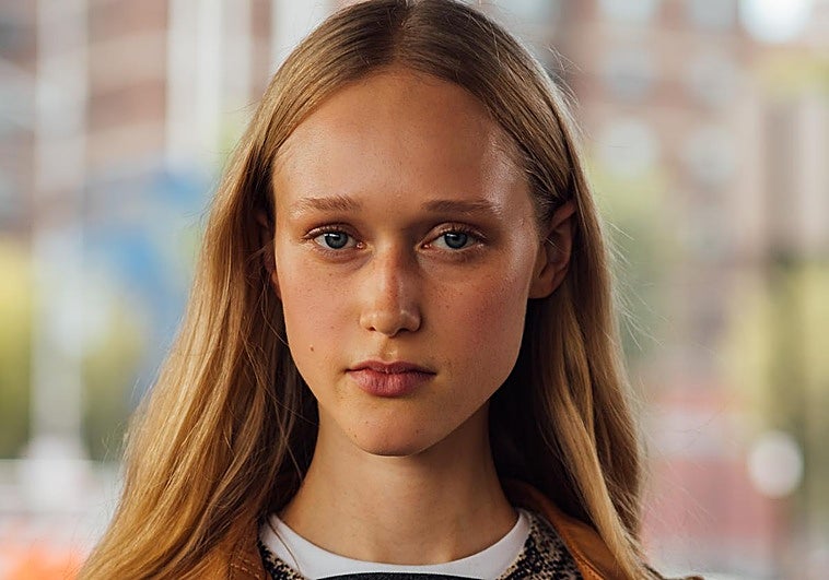 Colorete en polvo para un maquillaje natural