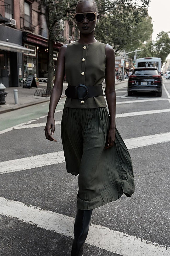 Vestido midi de Zara (49,99 euros)