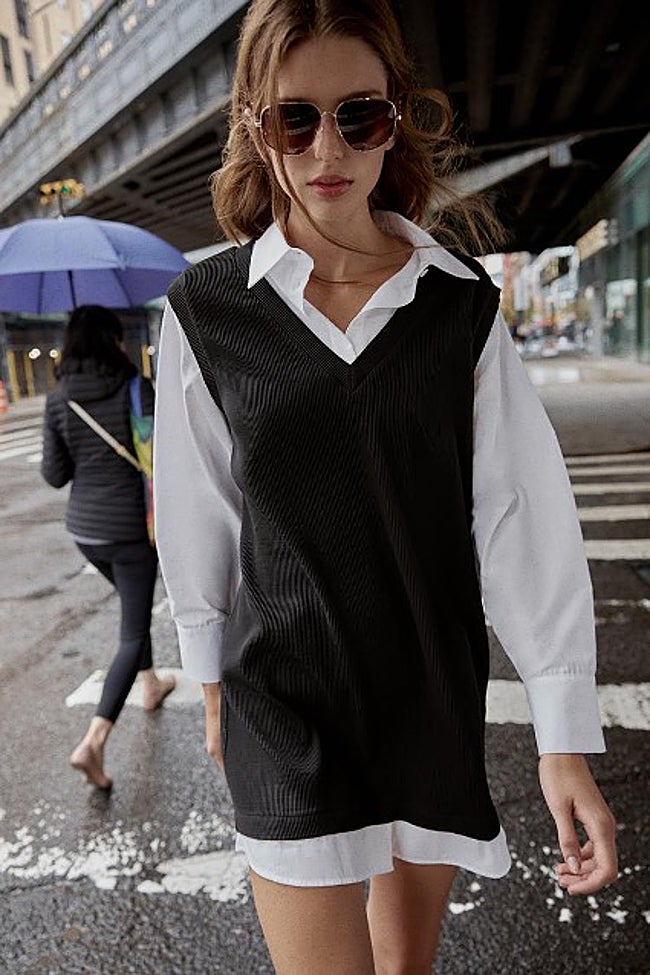 Vestido negro de Zara (35,99 euros)