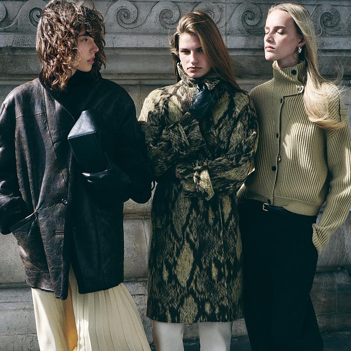 Vestidos de todo tipo, chaquetas de punto, zapatos negros de tacón y muchas otras compras que acaban de llegar a las tiendas. ¡Toma nota!