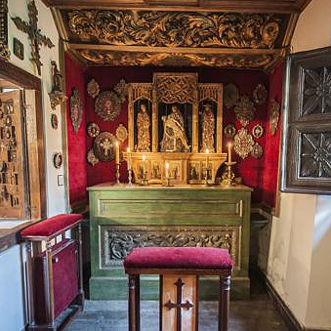 La capilla en el interior del palacete de los Franco.