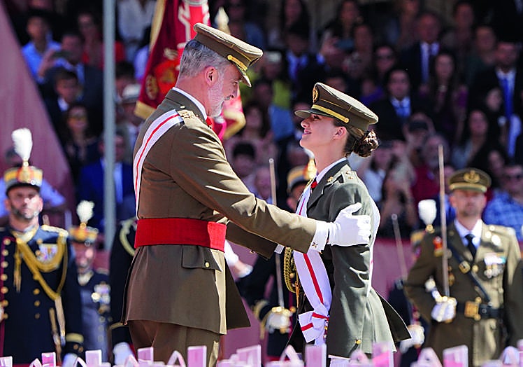 Leonor recibe la Gran Cruz del Mérito Militar, en 2024.