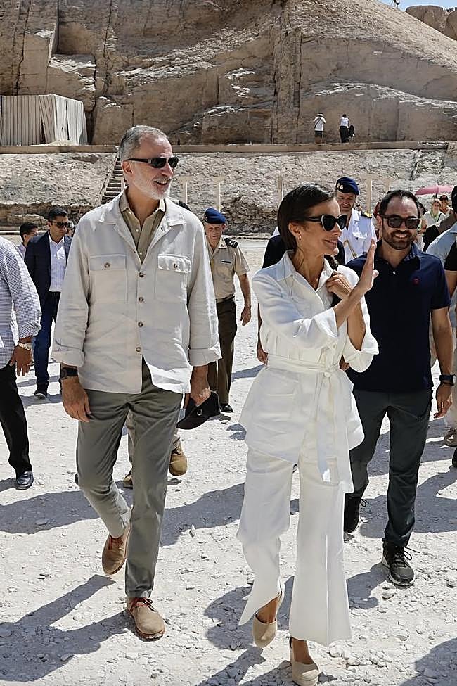 Los reyes Felipe y Letizia visitaron las excavaciones españolas en Luxor.