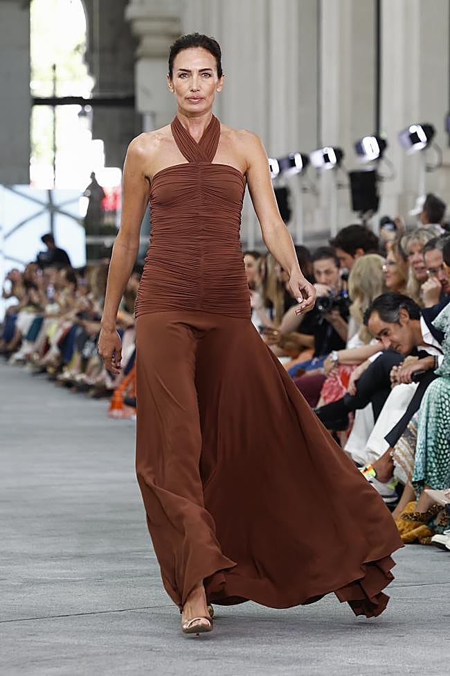 Nieves Álvarez en el desfile.