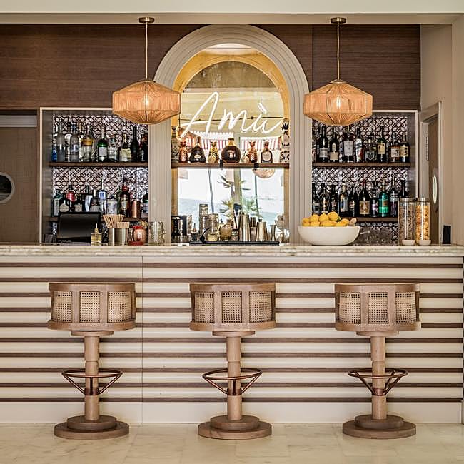 Detalle de la barra del Amù Beach Club.