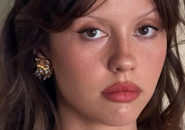 El corrector favorito de las que tienen las ojeras oscuras es este naranja que las tapa por completo