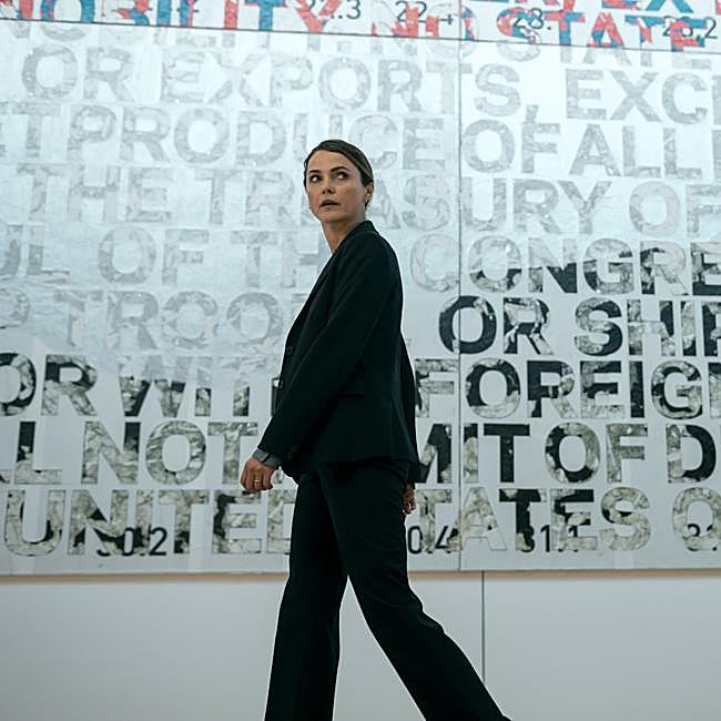 Keri Russell en una imagen de la tercera temporada de La diplomática.