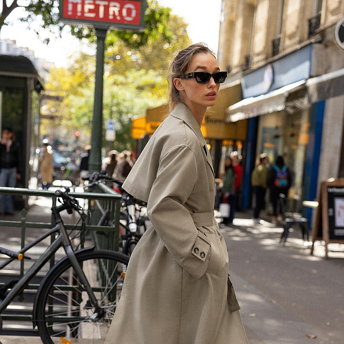 Vestidos estampados, bolsos tamaño mini, vaqueros de corte ancho y otras interesantes novedades, que acaban de llegar a las tiendas.