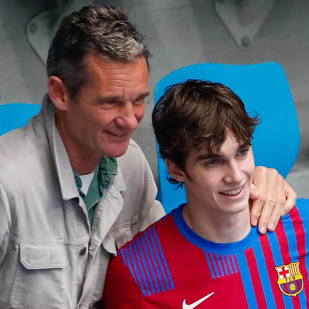 Iñaki Urdangarin y Pablo Urdagarin, durante la etapa en el Barcelona del joven jugador.