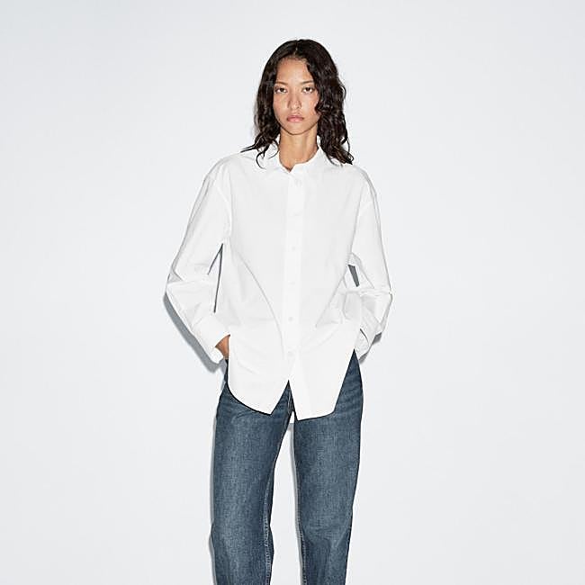 Camisa blanca, 49,95 euros.