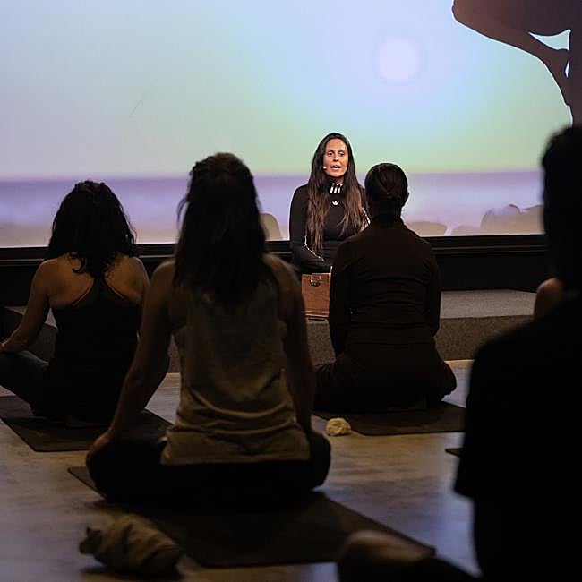 Katy Sainz acompañada de Índigo llenaron la sala.