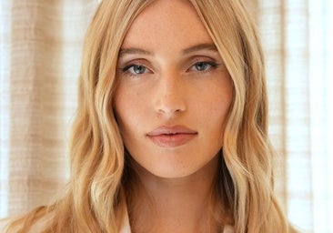 Este es uno de los productos más vendidos de la sección de belleza de Zara: pecas naturales y ojos más grandes en dos paso