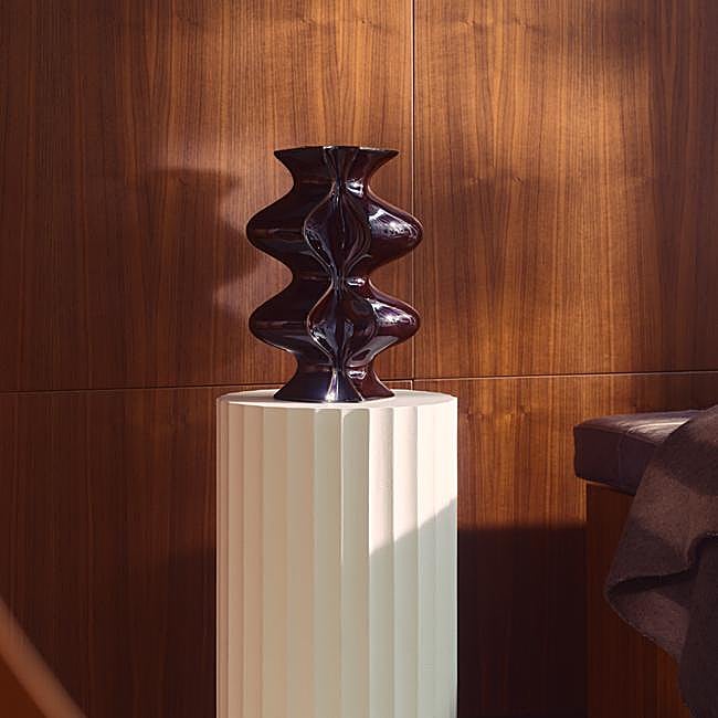 Jarrón grande en gres esmaltado, 39.99 euros.