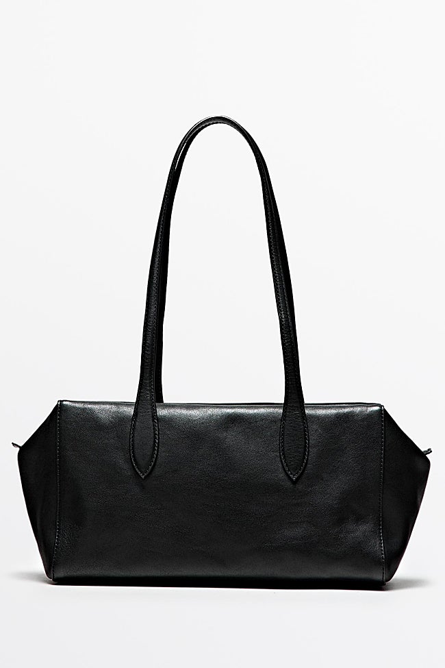 Bolso de piel negro de Massimo Dutti (149 euros)