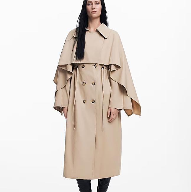 Gabardina con capa de Desigual, 199 euros.