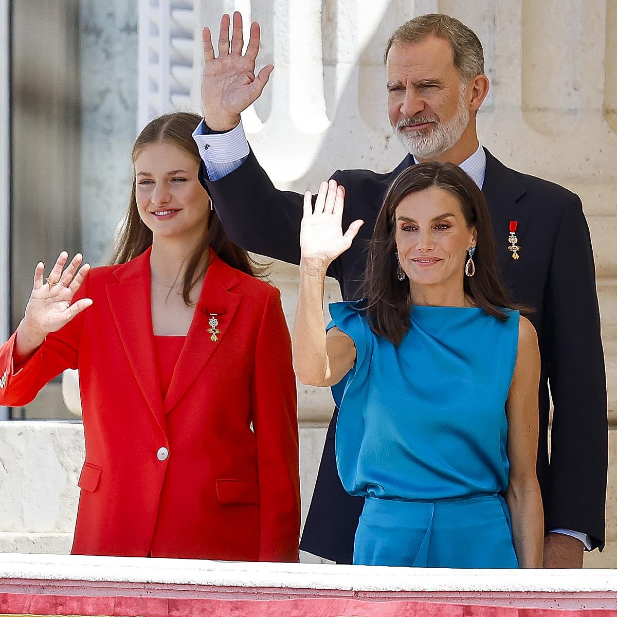 Los reyes Felipe y Letizia y la princesa Leonor, en el balcón del Palacio Real, con motivo de la celebración de la primera década de la proclamación, el año pasado.