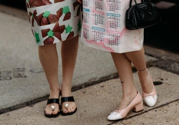 Mujer con zapato con tacón cómodo