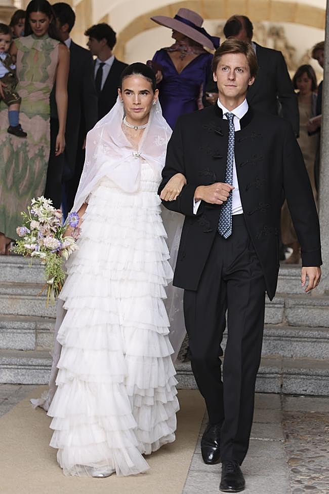 Los novios tras darse el 'sí, quiero'.