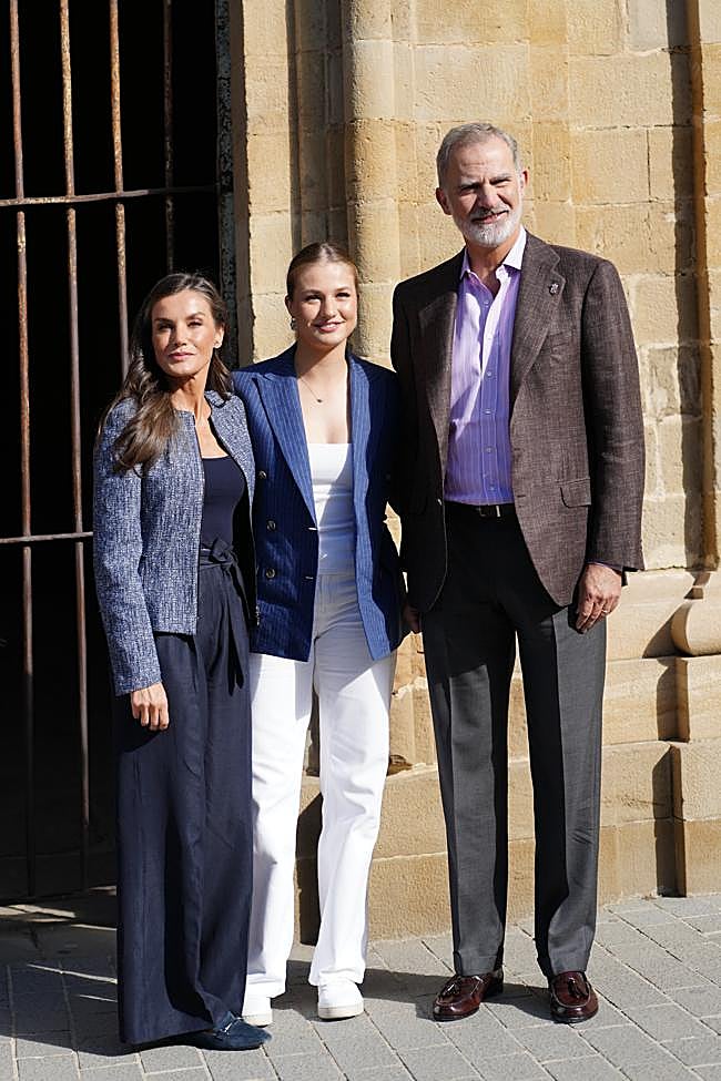 Los reyes y su hija en su visita a Navarra.
