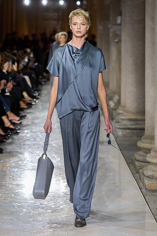 El desfile de Giorgio Armani, tras su reciente fallecimiento, durante la Semana de la Moda de Milán.