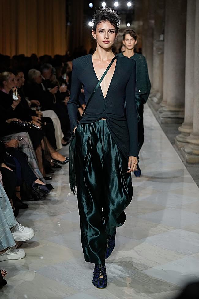 El desfile de Giorgio Armani, tras su reciente fallecimiento, durante la Semana de la Moda de Milán.