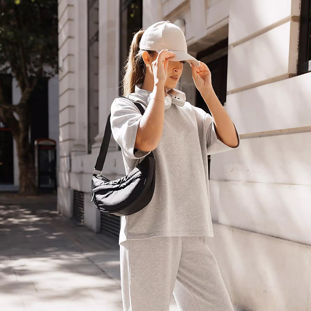 Chaquetas de entretiempo, pantalones que hacen tipazo, bolsos de entretiempo y muchas novedades recién llegadas a tienda.