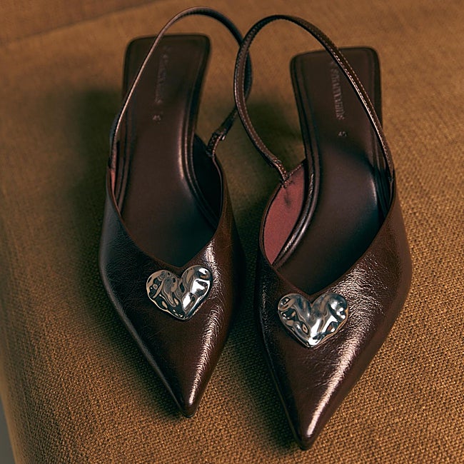 Zapatos marrones de Stradivarius (29,99 euros)