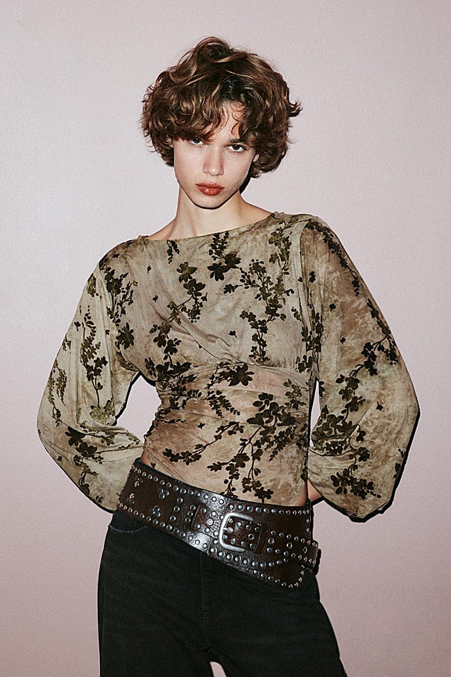 Blusa estampada de Zara (25,99 euros)