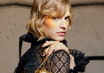 Estas son las dos cremas de manos que siempre tengo en mi mesilla de noche porque su olor me relaja