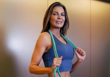 Estiramientos de pecho, el ejercicio más fácil para mejorar postura y circulación a partir de los 50