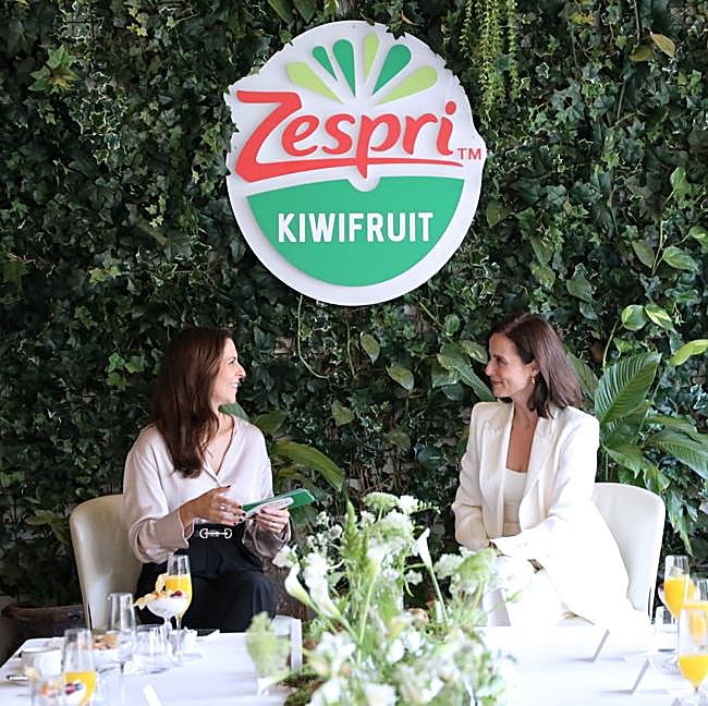 Las actrices Bárbara Santa Cruz y Aitana Sánchez-Gijón en el evento de Zespri en Madrid.