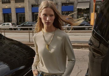 Las novedades de Sfera: vestidos estampados, camisas blancas con bordados y bolsos de serraje de otoño