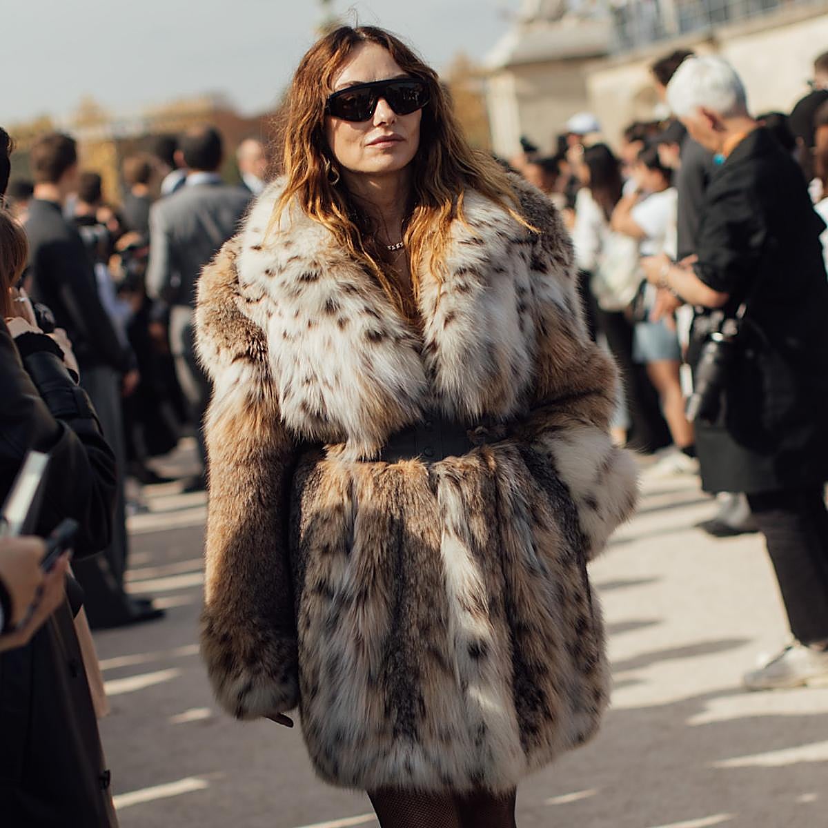 Mujer con abrigo de pelo