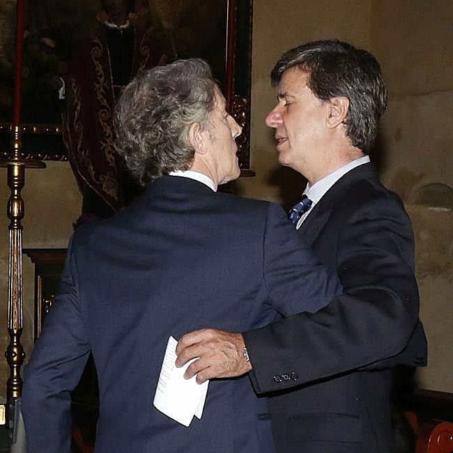 El viudo de la duquesa de Alba y Cayetano Martínez de Irujo están muy unidos.