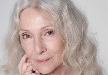 A partir de los 50, hay que cuidar la piel con productos adecuados, sobre todo de noche.