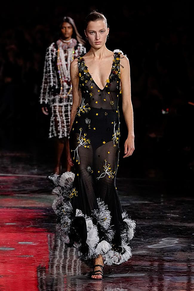 Look de Chanel durante la Semana de la Moda de París.