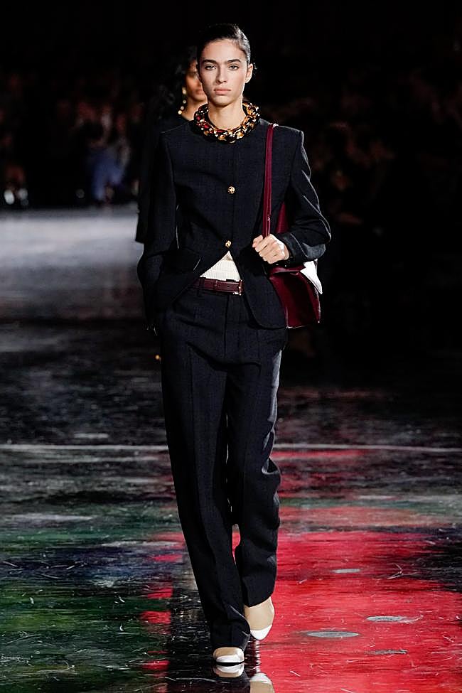 Look de Chanel durante la Semana de la Moda de París.