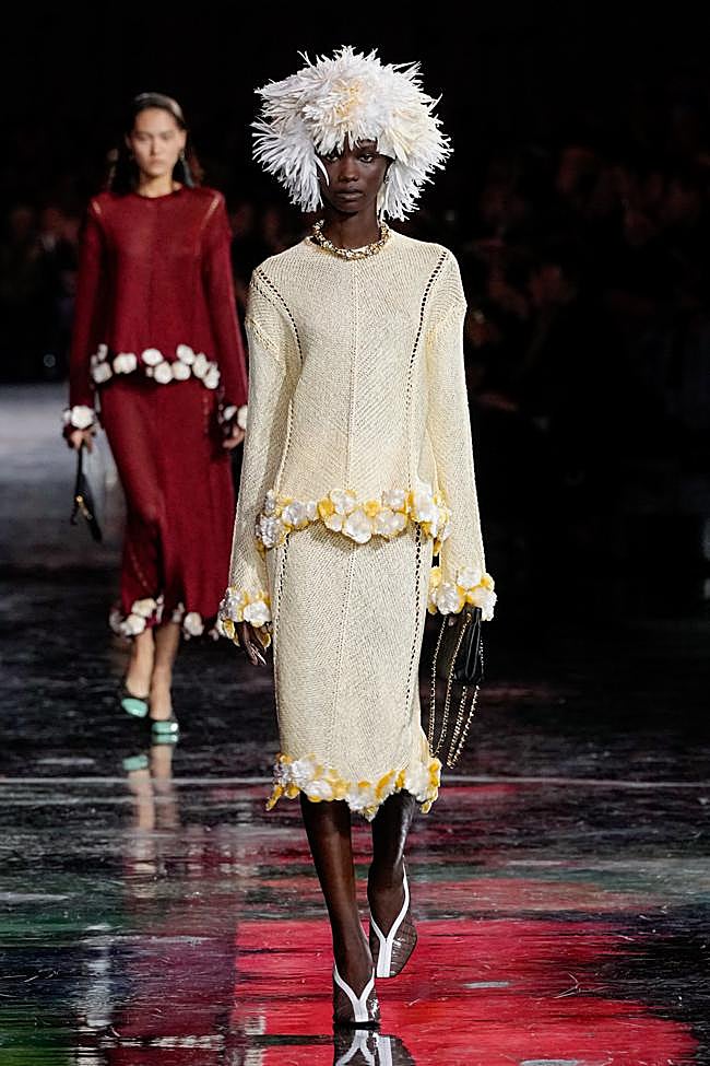 Look de Chanel durante la Semana de la Moda de París.