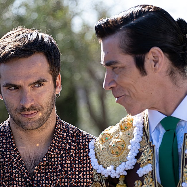 David (Ricardo Gómez) es un joven opositor que se convertirá en el chófer de un torero de éxito.