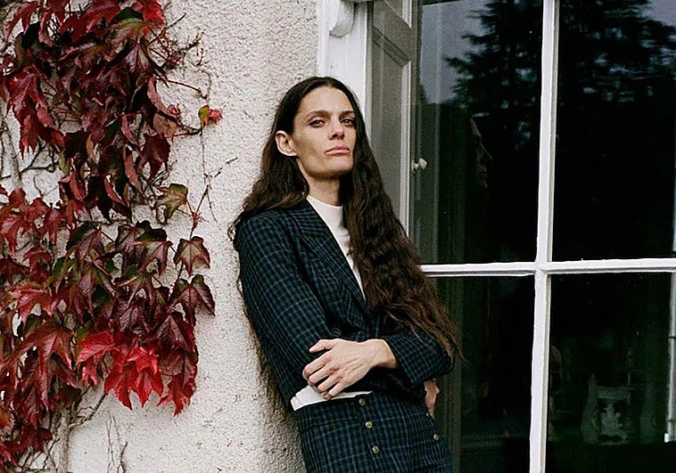 Vestidos de estilo bohemio, chaquetas con estampado de cuadros, tops de encaje y muchas otras muchas compras que no puedes dejar escapar.