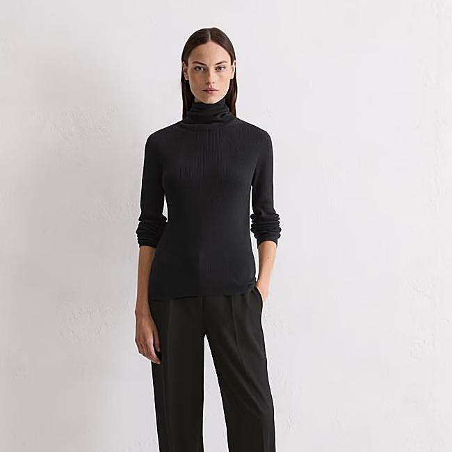 Jersey de cuello alto negro de Marc'O Polo, 99,95 euros.